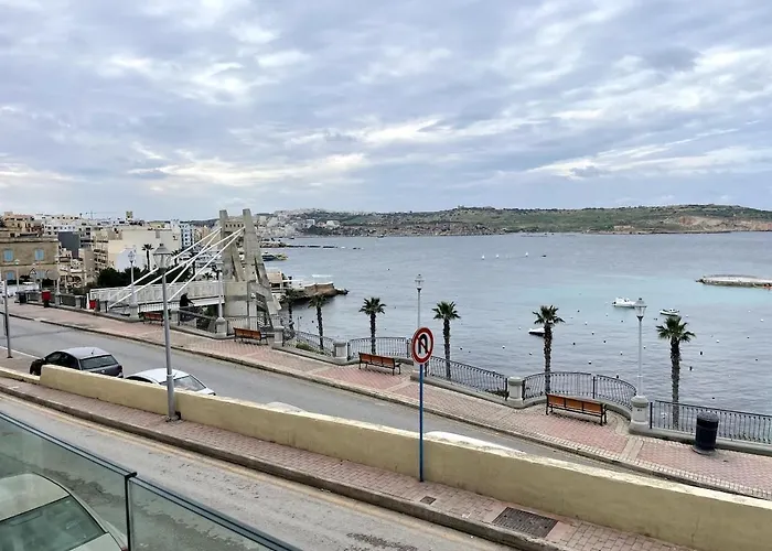 Seafront Studio Apartment San Paul\'S Bay