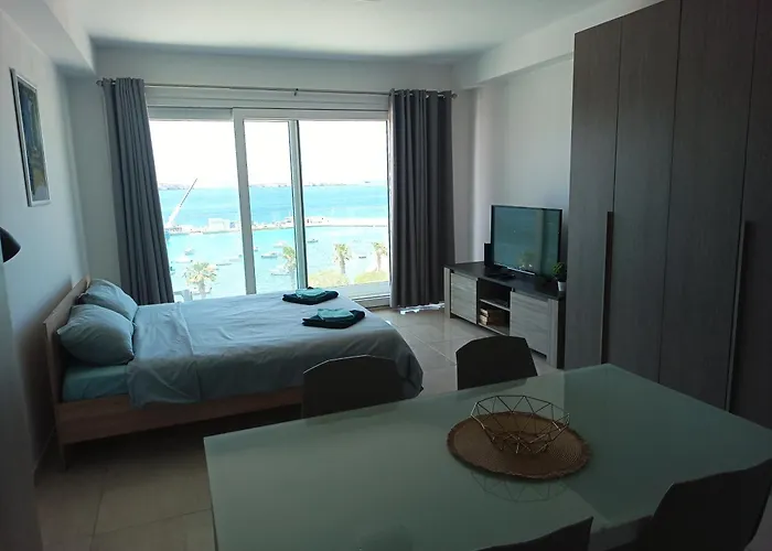 Seafront Studio Apartment San Paul\'S Bay